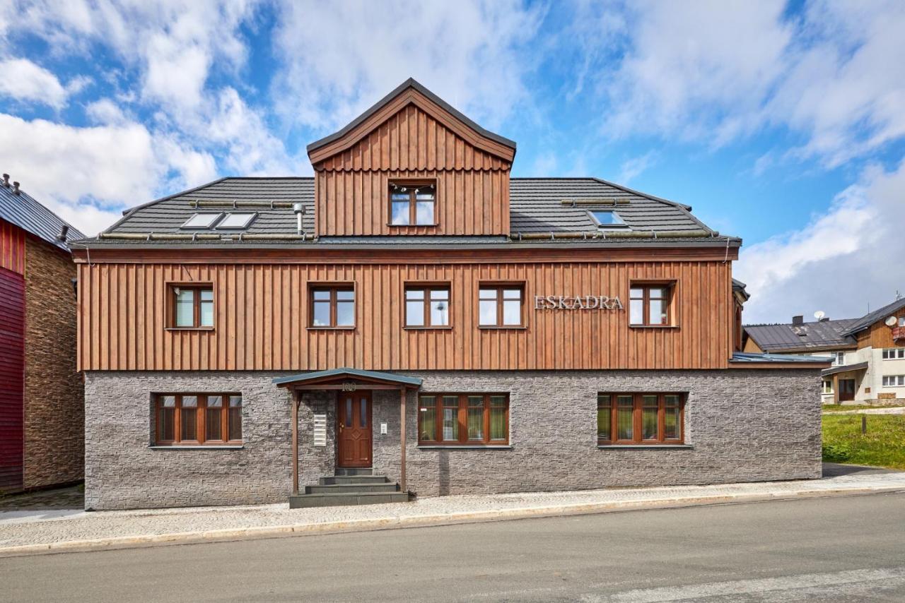 Apartment Eskadra Horni Mala Upa Luaran gambar