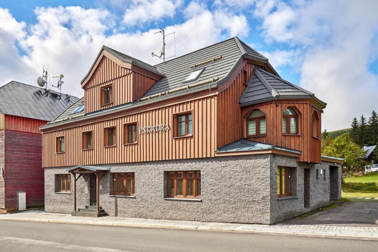 Apartment Eskadra Horni Mala Upa Luaran gambar